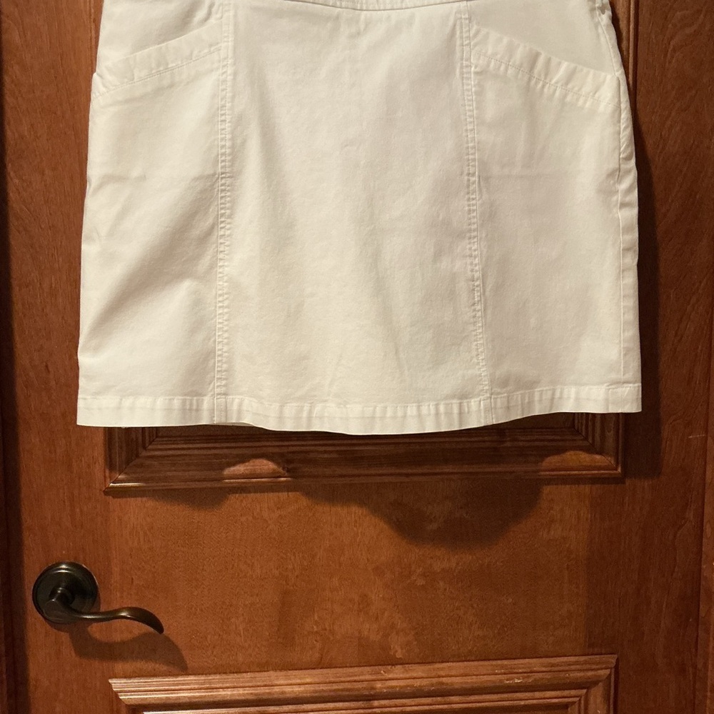 Size 14 - Dockers Classic White Skort